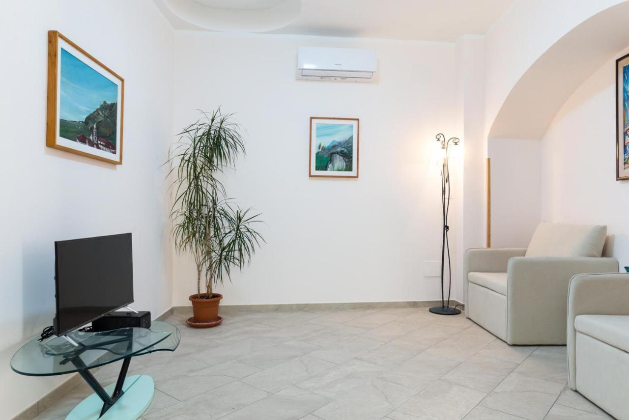 Casa Vacanza Rosy Di Guida Rosy Giungano Exteriör bild